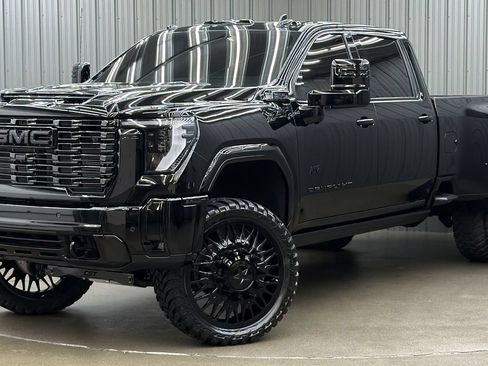 Used 2026 GMC Sierra 3500 Denali Ultimate w/ LPO, Black Badging Package AWD/4WD image 1