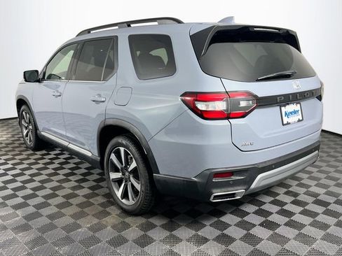 Used 2024 Honda Pilot Touring image 3