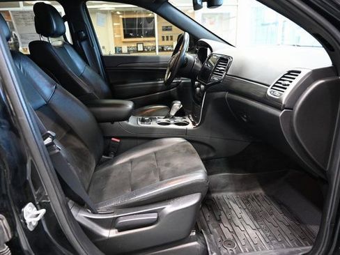 Used 2022 Jeep Grand Cherokee Laredo X image 10