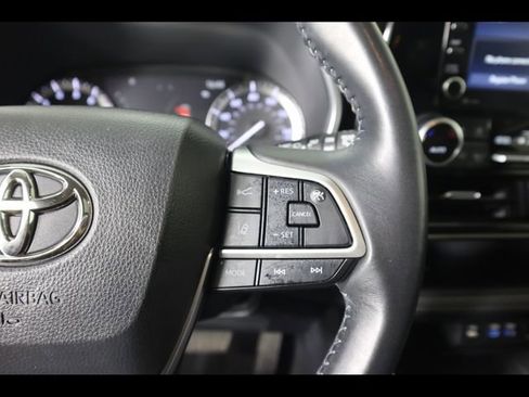Used 2022 Toyota Highlander XLE AWD/4WD image 22