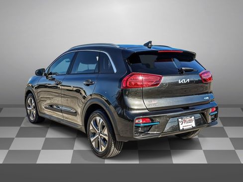 Used 2022 Kia Niro EX Premium w/ Cold Weather Package image 4