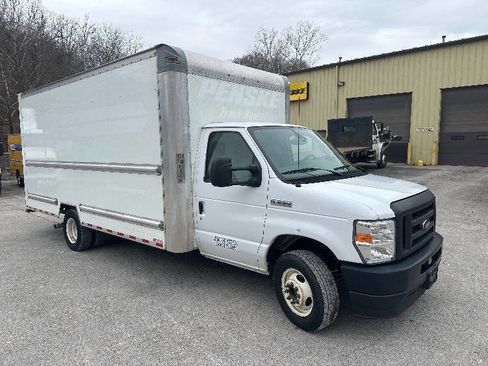 Used 2022 Ford E-350 and Econoline 350 Super Duty RWD image 2