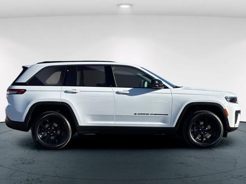 New 2026 Jeep Grand Cherokee Altitude AWD/4WD image 6