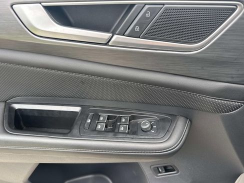 Used 2025 Volkswagen Atlas Cross Sport SE FWD image 19