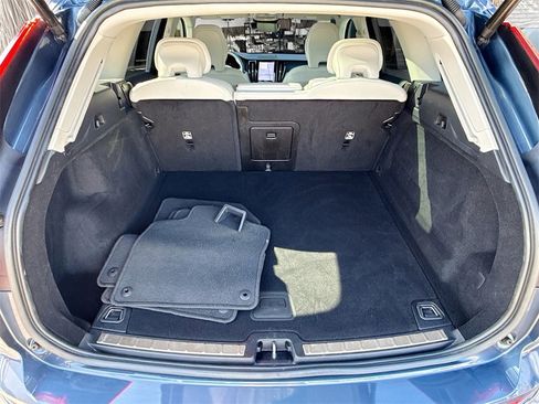 Used 2023 Volvo XC60 B5 Plus image 30