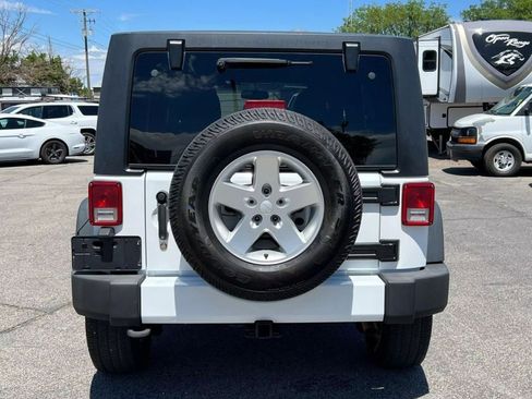 Used 2015 Jeep Wrangler Unlimited Rubicon w/ Max Tow Package image 2