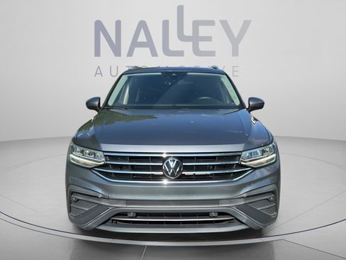 Used 2023 Volkswagen Tiguan SE w/ Panoramic Sunroof Package FWD image 8