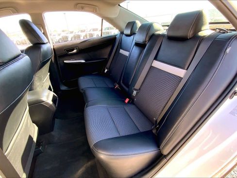 Used 2014 Toyota Camry SE image 19