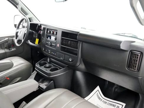 Used 2022 GMC Savana 2500 Extended RWD image 15