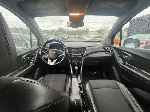 Used 2020 Chevrolet Trax LT w/ LT Convenience Package FWD image 17