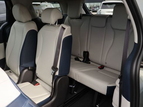 New 2026 Kia Carnival EX FWD image 15