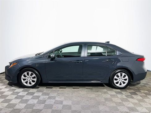 Used 2025 Toyota Corolla LE image 5