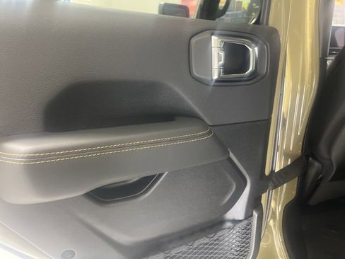 New 2025 Jeep Gladiator Sport image 24