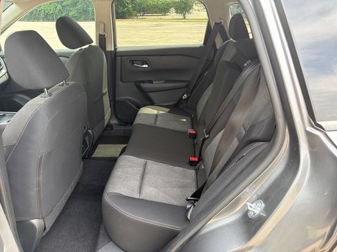 Used 2024 Nissan Rogue SV FWD image 7