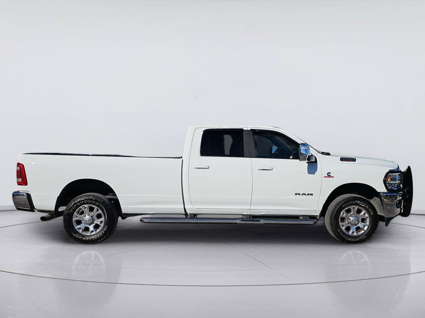 Used 2024 RAM 3500 Laramie AWD/4WD image 8