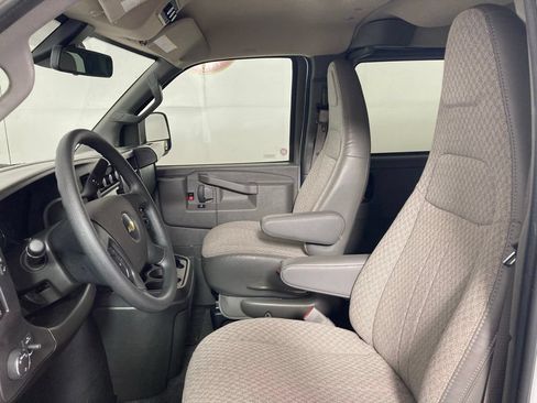 Used 2025 Chevrolet Express 3500 LT w/ LT Preferred Equipment Group RWD image 12