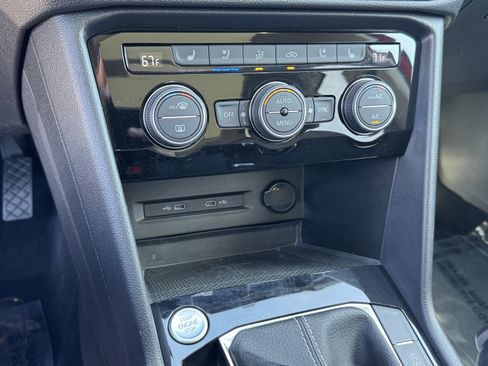 Used 2022 Volkswagen Taos SEL w/ Panoramic Sunroof Package image 27