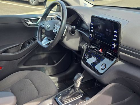 Used 2022 Hyundai Ioniq SE FWD image 19