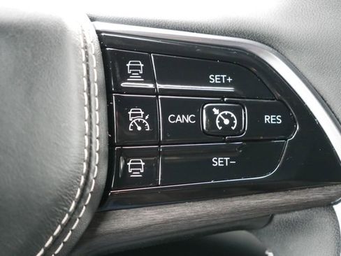 Used 2023 Jeep Grand Cherokee L Overland image 28