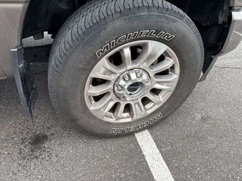 Used 2022 Ford F350 Limited image 9