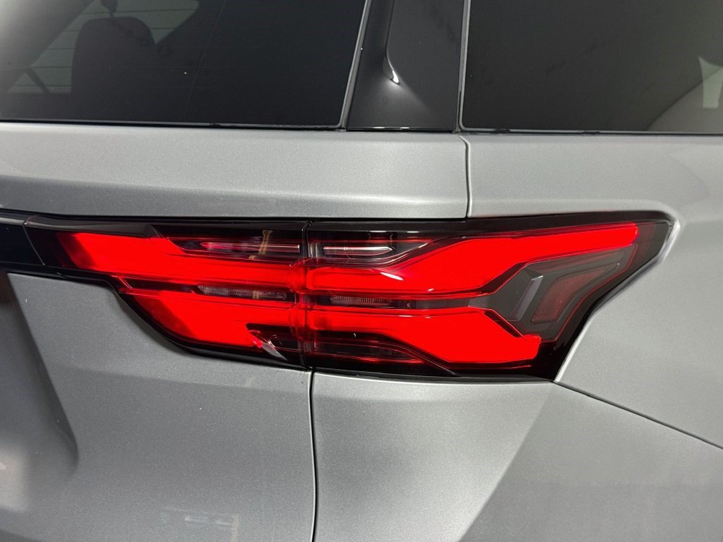 Used 2022 Chevrolet Traverse LT AWD/4WD image 33
