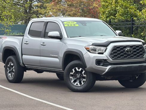 Used 2020 Toyota Tacoma TRD Off-Road image 2