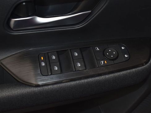 Certified 2025 Nissan Kicks SV image 12