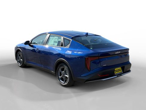 New 2025 Kia K4 LXS image 3