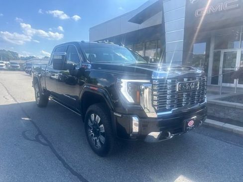 Used 2024 GMC Sierra 2500 Denali w/ Denali Reserve Package AWD/4WD image 1