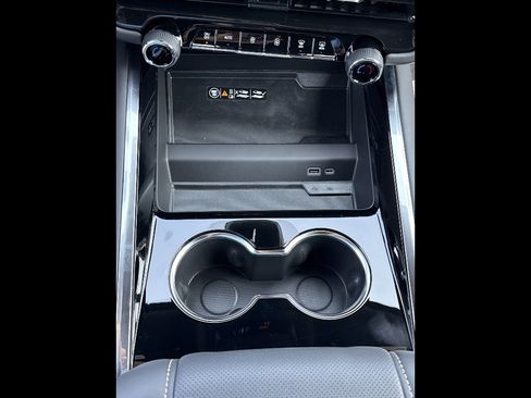 New 2025 Chevrolet Suburban Premier RWD image 32