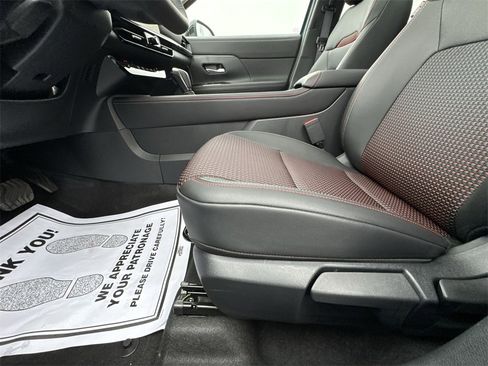 New 2026 Nissan Kicks SR image 12