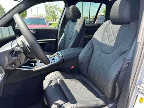 New 2026 BMW X5 xDrive40i w/ M Sport Package AWD/4WD image 4