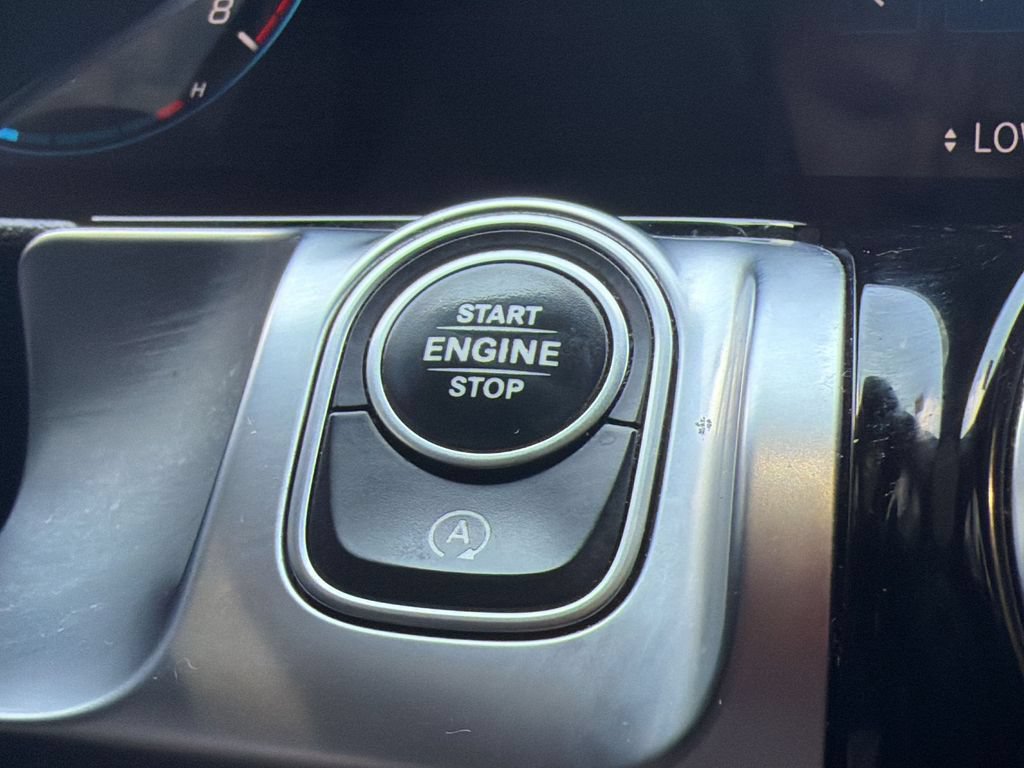 Used 2021 Mercedes-Benz GLB 250 4MATIC image 29