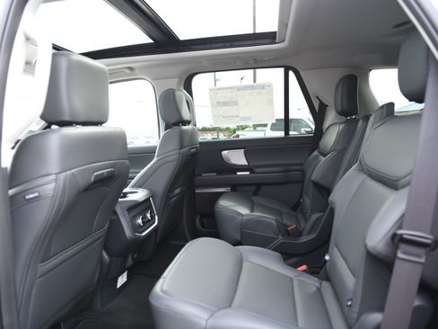 New 2026 Ford Expedition Active RWD image 16