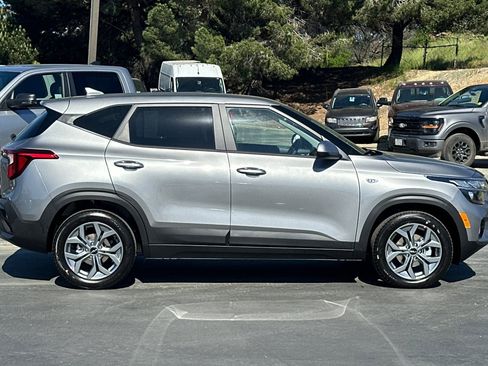 New 2026 Kia Seltos LX image 3