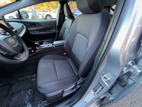 Used 2025 Toyota Prius LE image 37