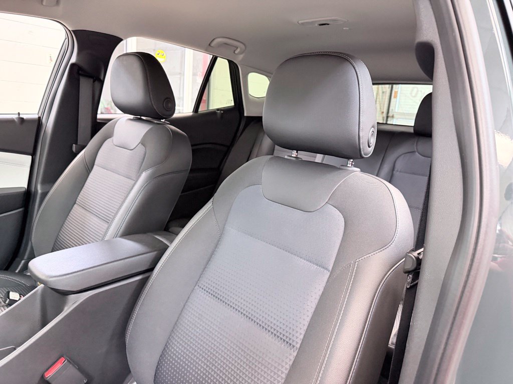 Used 2025 Chevrolet Trax LT w/ Driver Confidence Package FWD image 15