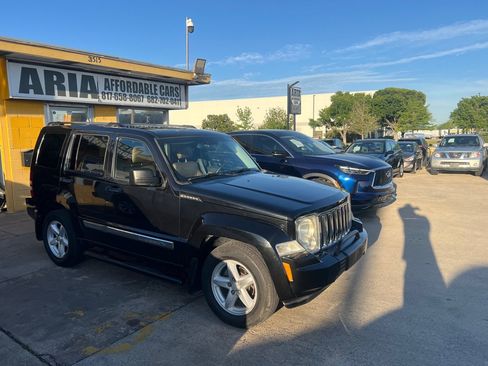 Used 2011 Jeep Liberty Limited w/ Exterior Appearance Group RWD image 1