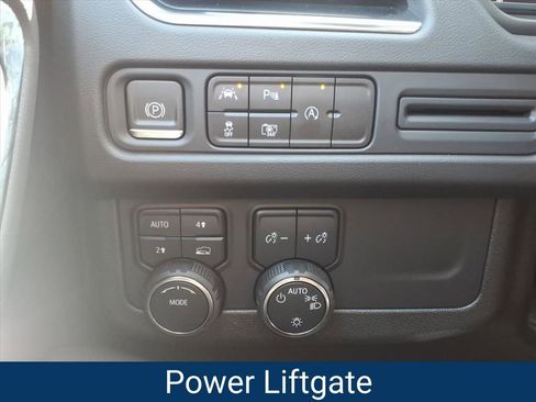 Certified 2024 Chevrolet Suburban RST w/ Luxury Package image 17