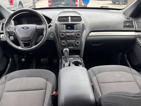 Used 2019 Ford Explorer XLT FWD image 4