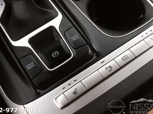 Used 2024 Kia Carnival LX image 22