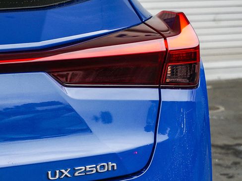 Used 2023 Lexus UX 250h image 8