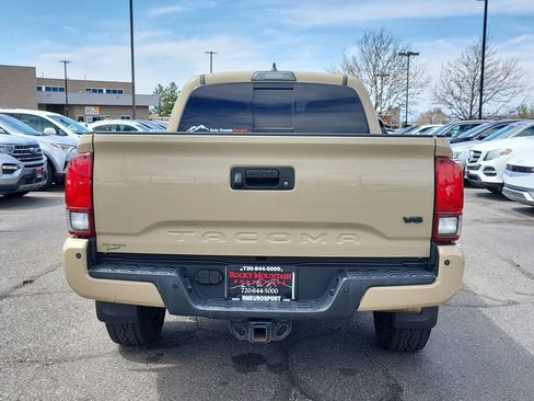 Used 2019 Toyota Tacoma TRD Off-Road w/ Technology Package AWD/4WD image 5