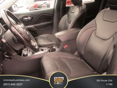 Used 2020 Jeep Cherokee Limited AWD/4WD image 5