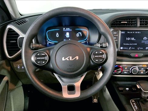 Used 2025 Kia Soul LX w/ LX Technology Package FWD image 5
