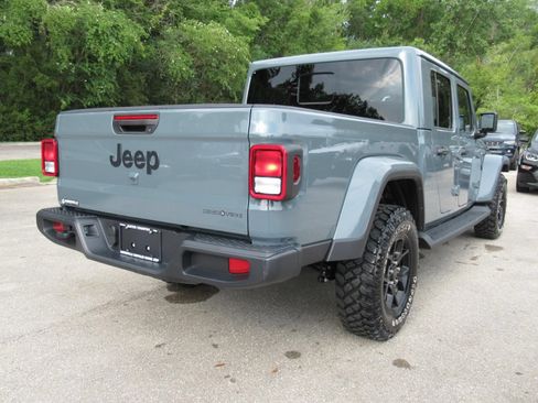 Used 2025 Jeep Gladiator Sport AWD/4WD image 7