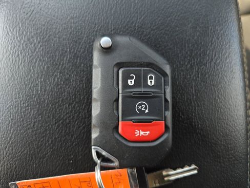Used 2019 Jeep Wrangler Unlimited Sahara w/ Quick Order Package 24M Moab AWD/4WD image 27