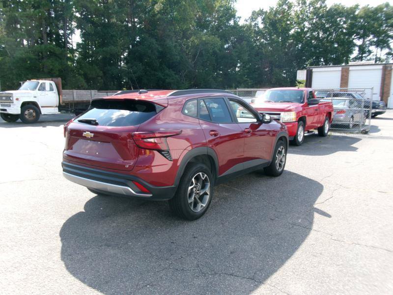 Used 2025 Chevrolet Trax LT w/ LT Convenience Package FWD image 6