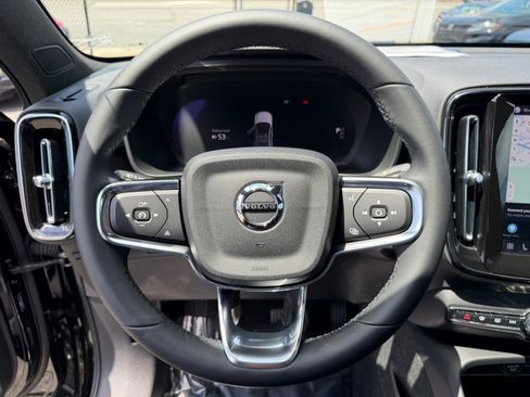 Used 2023 Volvo C40 Recharge Core AWD/4WD image 11