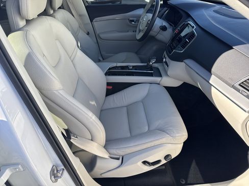 Used 2022 Volvo XC90 T5 Momentum w/ Climate Package image 17